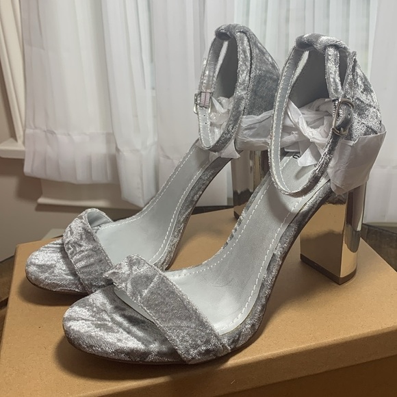Delicious NWOT Gray Velvet Block Mirrored Chunky Ankle Strap Peep Toe Heels 7.5 - Picture 16 of 16